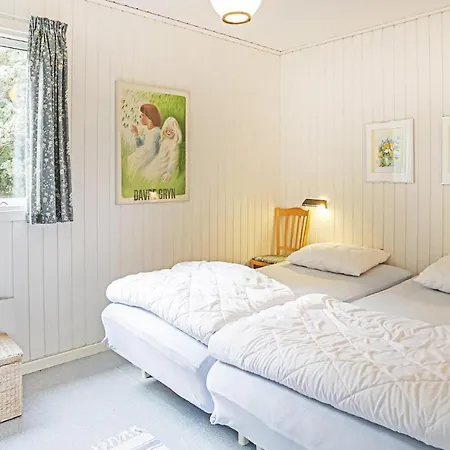 Stunning In With 2 Bedrooms *